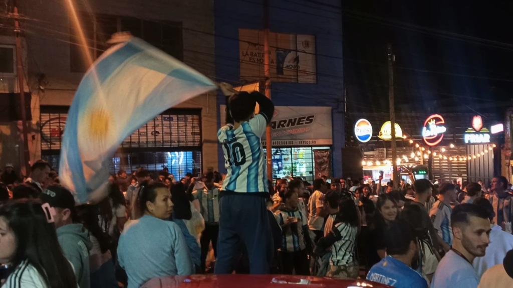 Miles de obereños celebraron el triunfo de la selección Argentina frente a Inglaterra