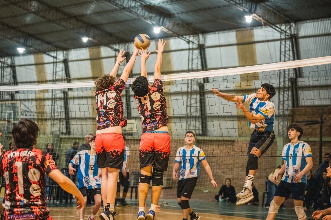 Más de mil jóvenes se dieron cita en Alem para disfrutar del Torneo Nacional de Vóley