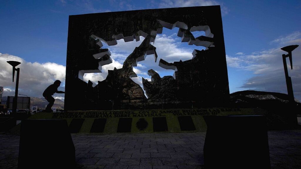 Diputado del Reino Unido reaccionó al anuncio de la cadena nacional de Milei: "Las Malvinas seguirán siendo británicas"