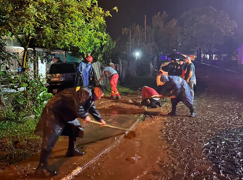 operativos de asistencia y cortes preventivos de rutas por las intensas lluvias