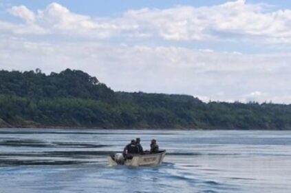 Rastrillan el río Paraná para encontrar a los dos primos desaparecidos en Ituzaingó